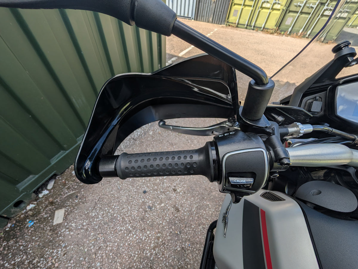 Moto Guzzi V85TT Travel - 2022