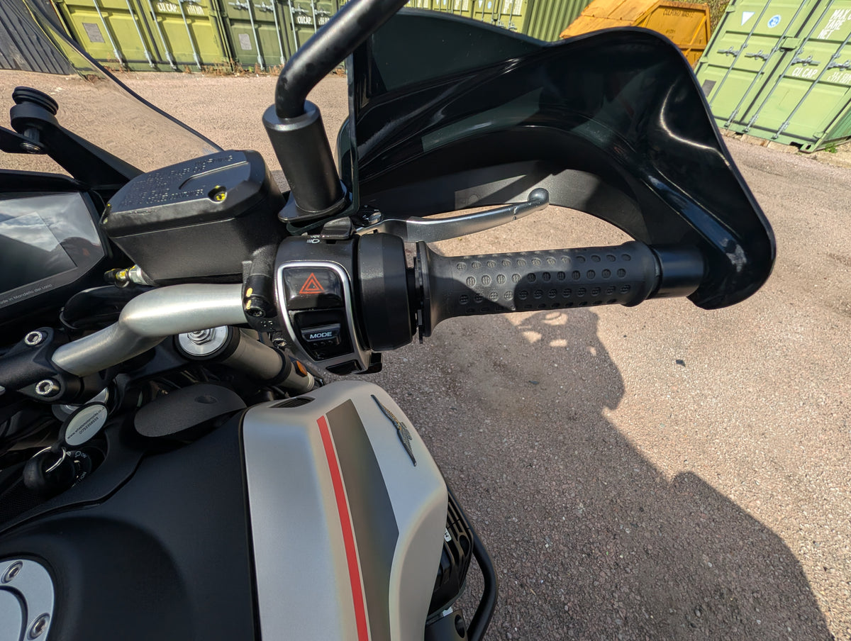 Moto Guzzi V85TT Travel - 2022