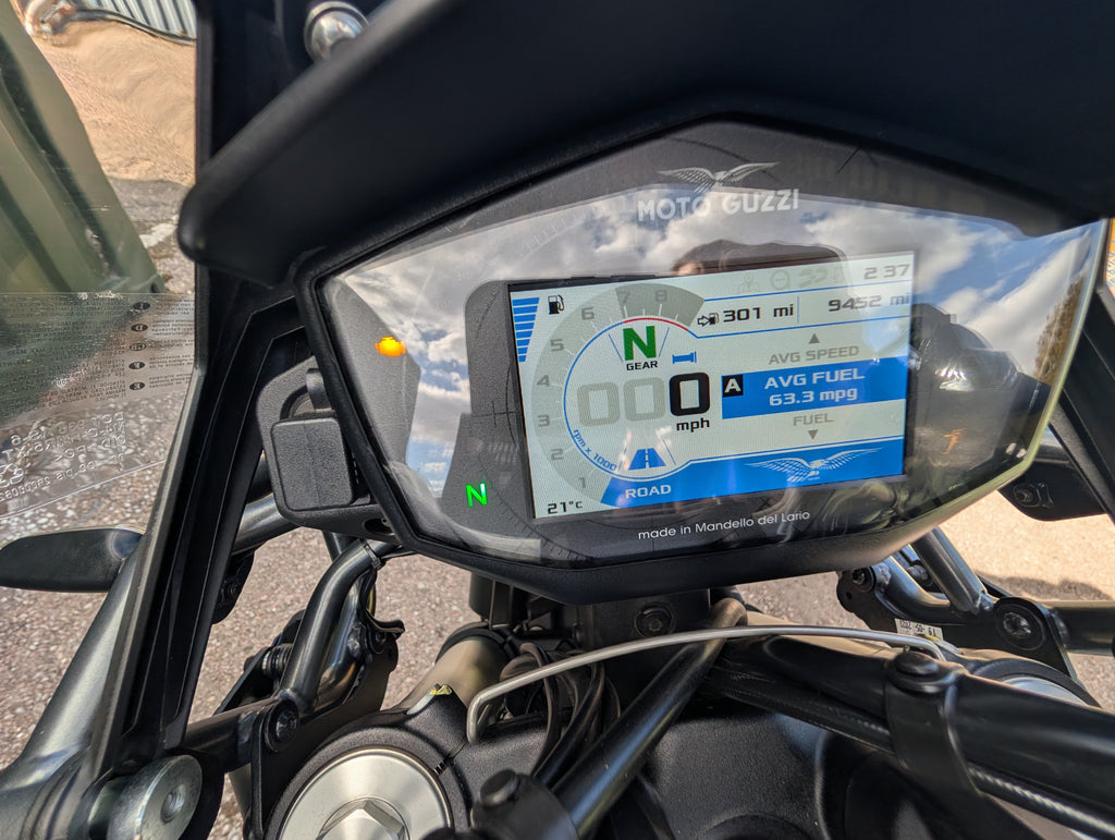 Moto Guzzi V85TT Travel - 2022
