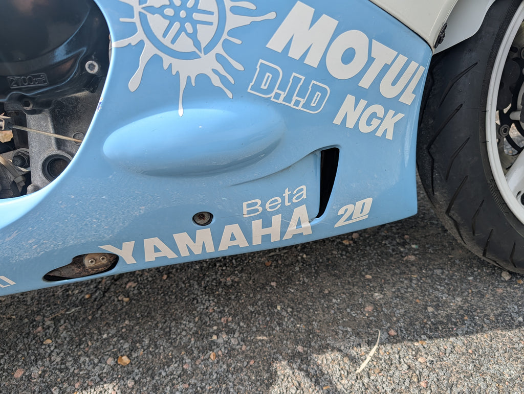 Yamaha R1 - 1999