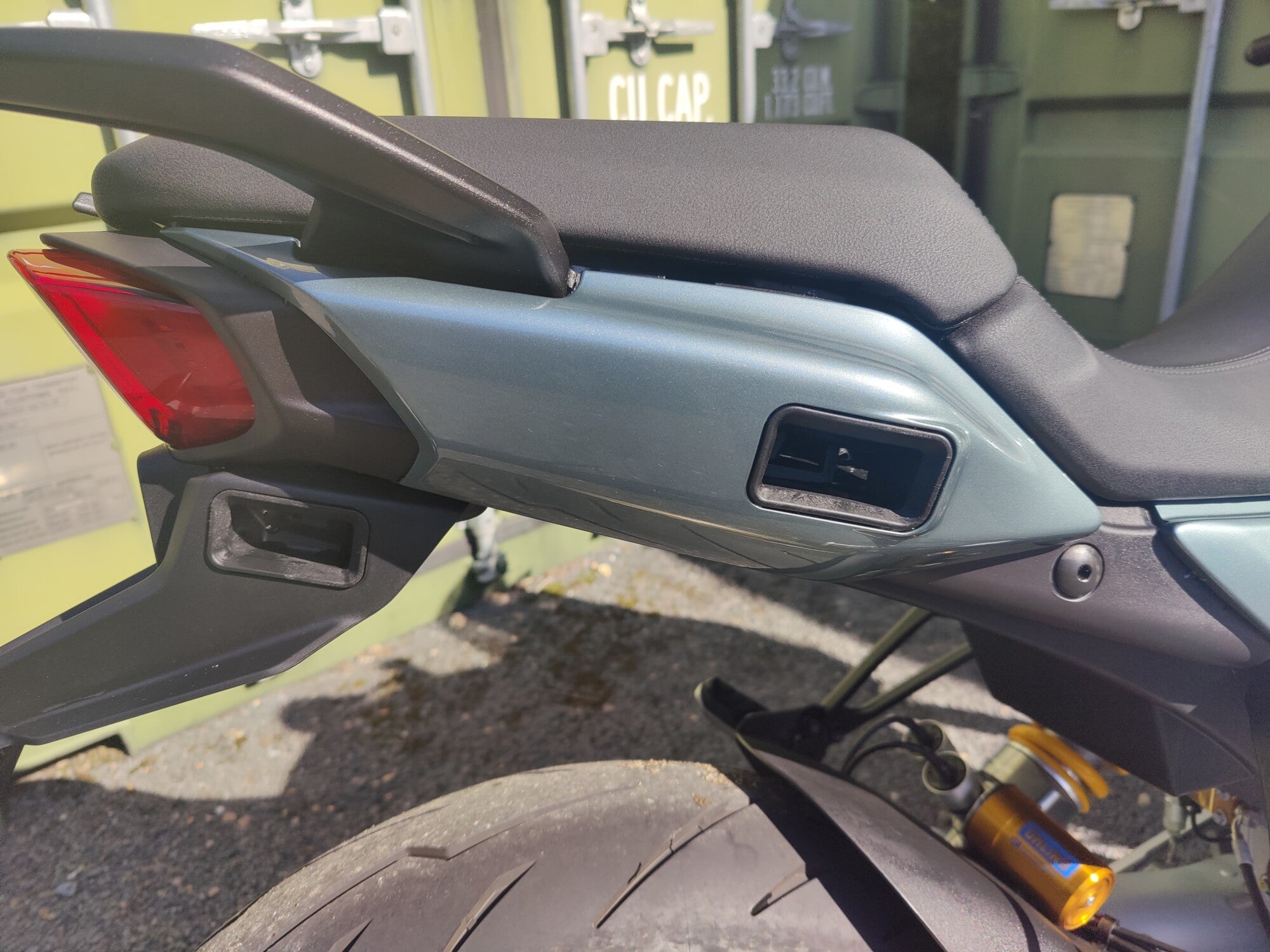 MOTO GUZZI V100S VERDE 2025 - EX DEMO image 4