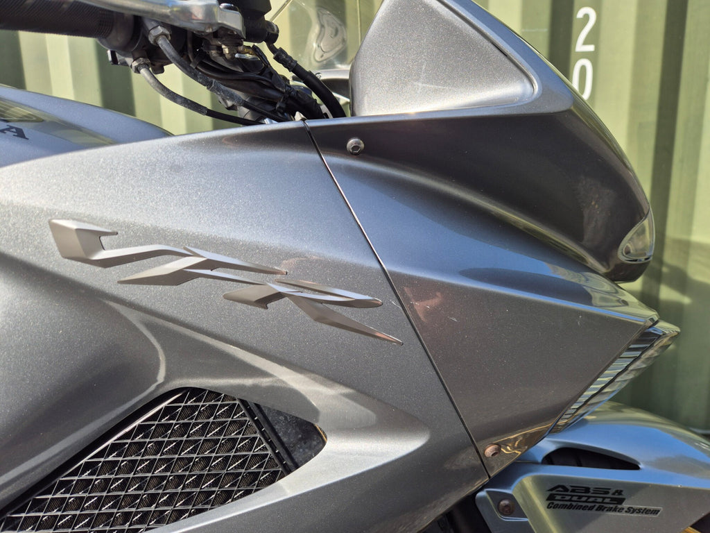 Honda VFR 800 image 23