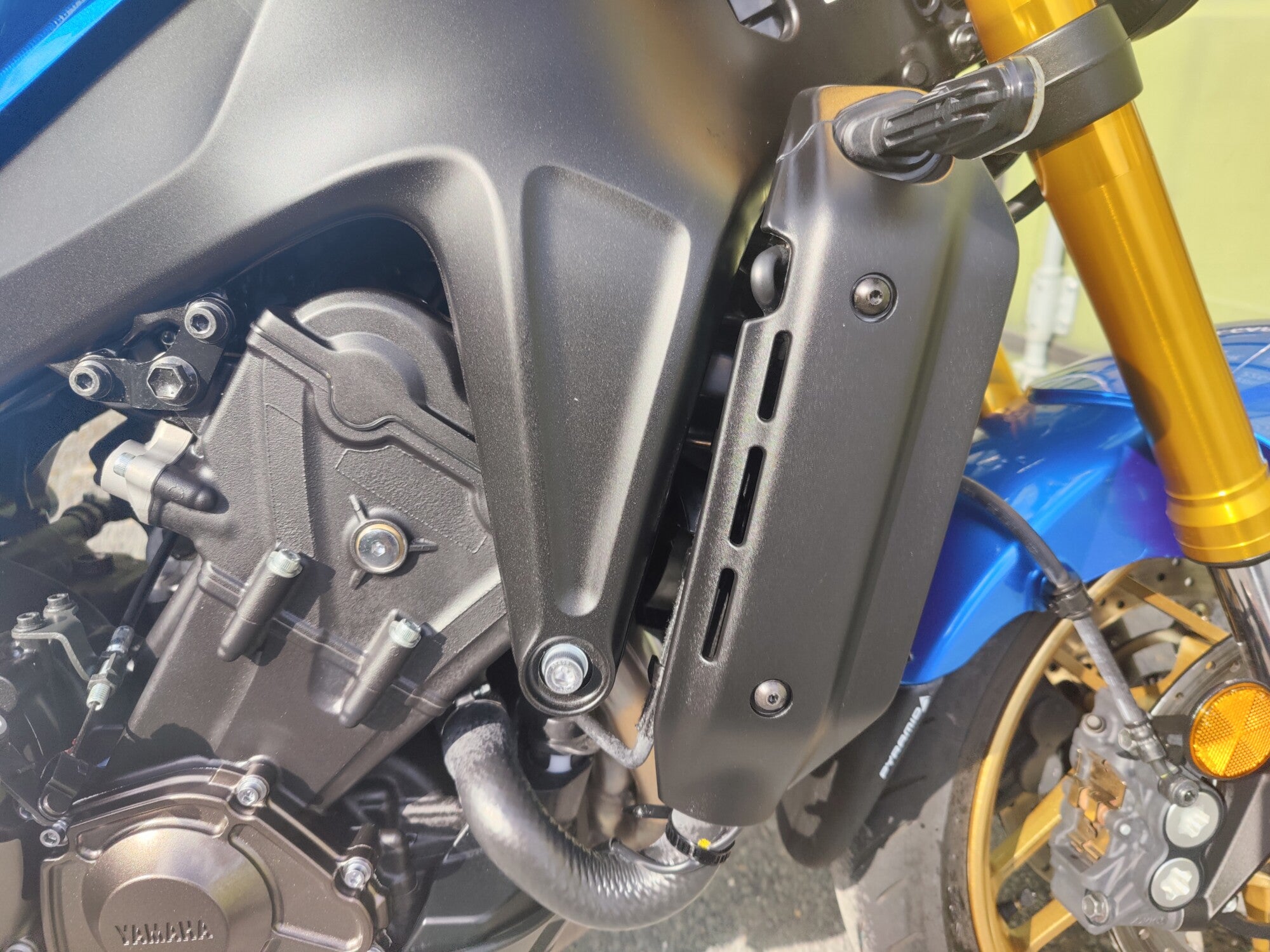 YAMAHA XSR 900 IN LEGEND BLUE image 8