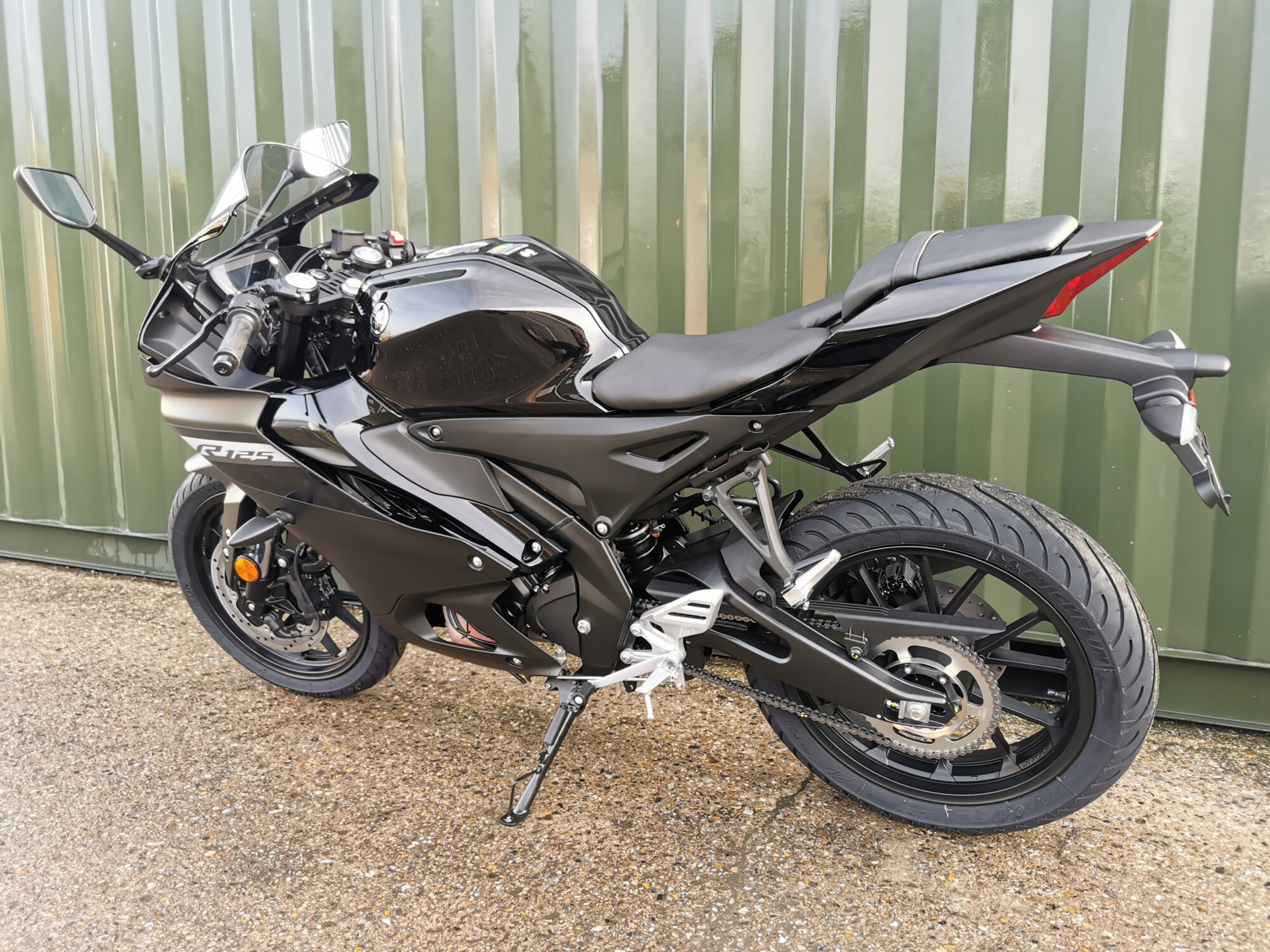 Yamaha yzf r125 black deals