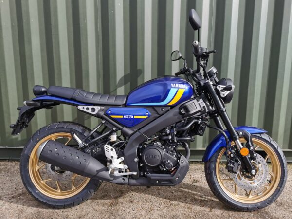 Yamaha XSR125 - Blue & White in stock