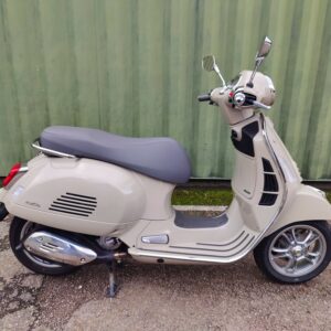 Vespa GTS 300 Beige Avvolgente