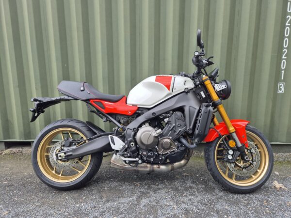 Yamaha XSR900 - Legend Red