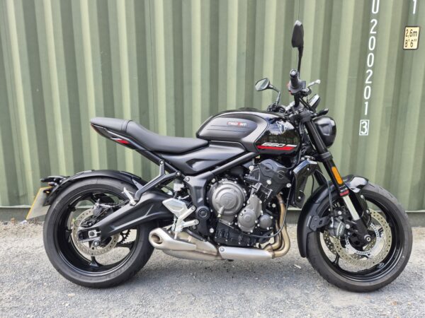 Triumph Trident 660