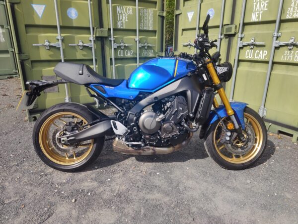 YAMAHA XSR 900 IN LEGEND BLUE