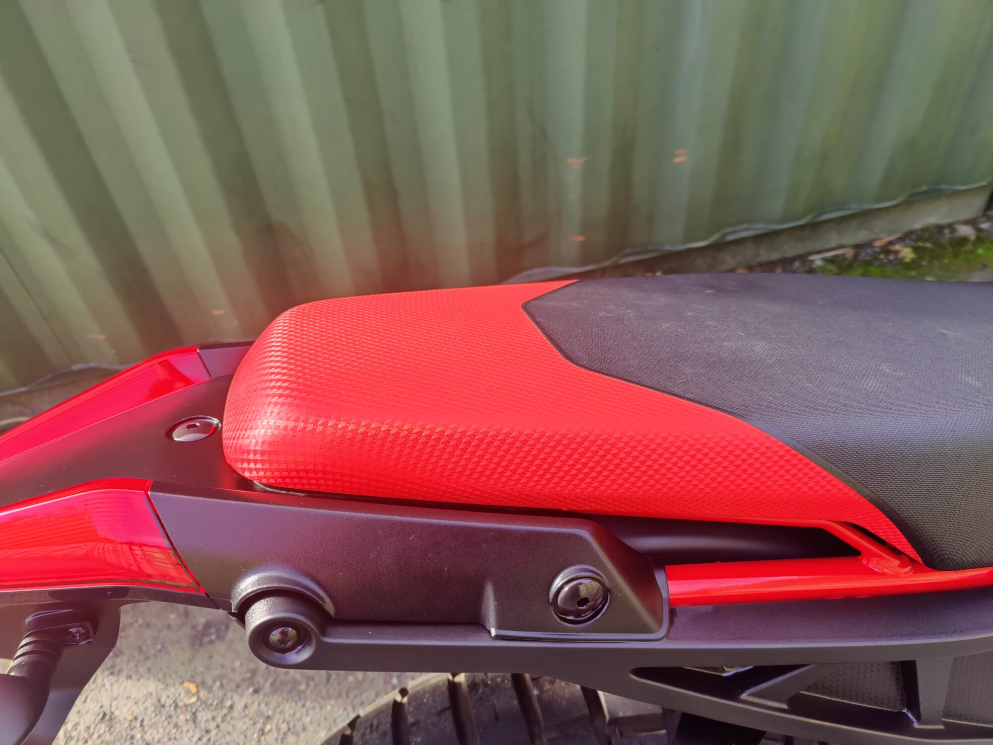 APRILIA TUAREG 660 HAILSTORM WHITE 2025 - EX DEMO - Image 4