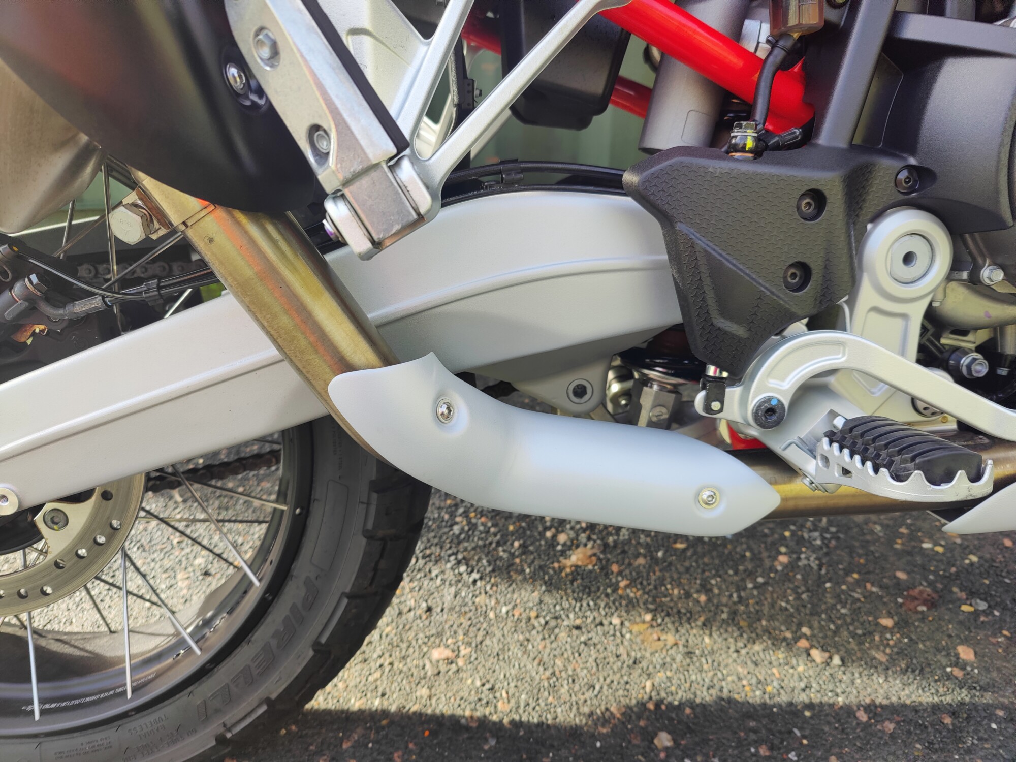 APRILIA TUAREG 660 HAILSTORM WHITE 2025 - EX DEMO - Image 6