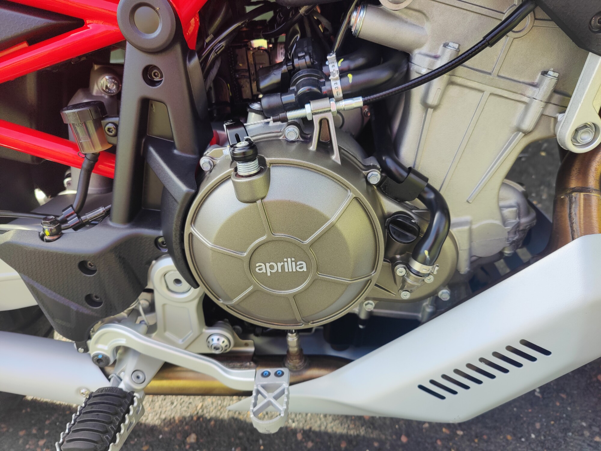 APRILIA TUAREG 660 HAILSTORM WHITE 2025 - EX DEMO - Image 9