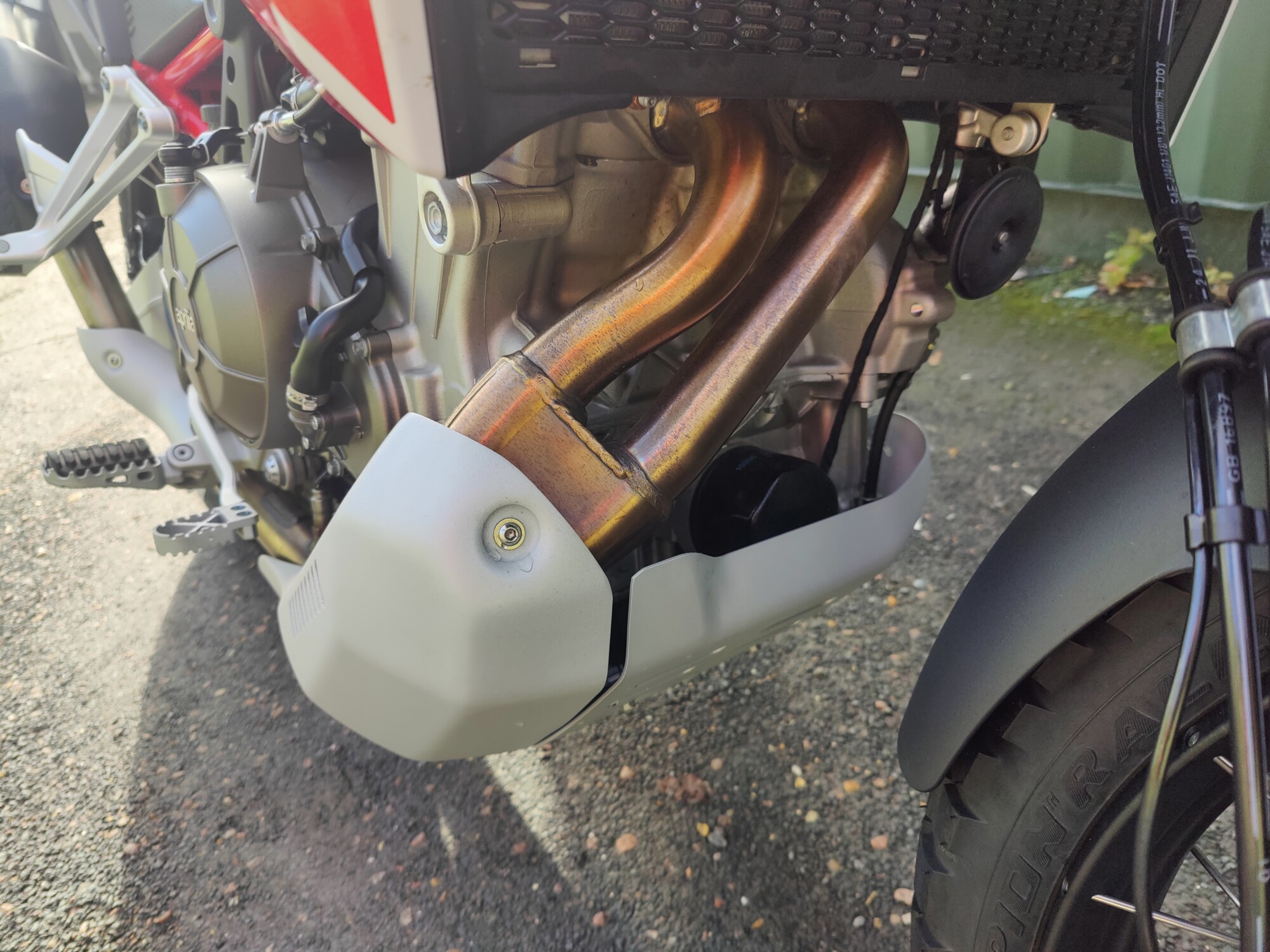 APRILIA TUAREG 660 HAILSTORM WHITE 2025 - EX DEMO - Image 11