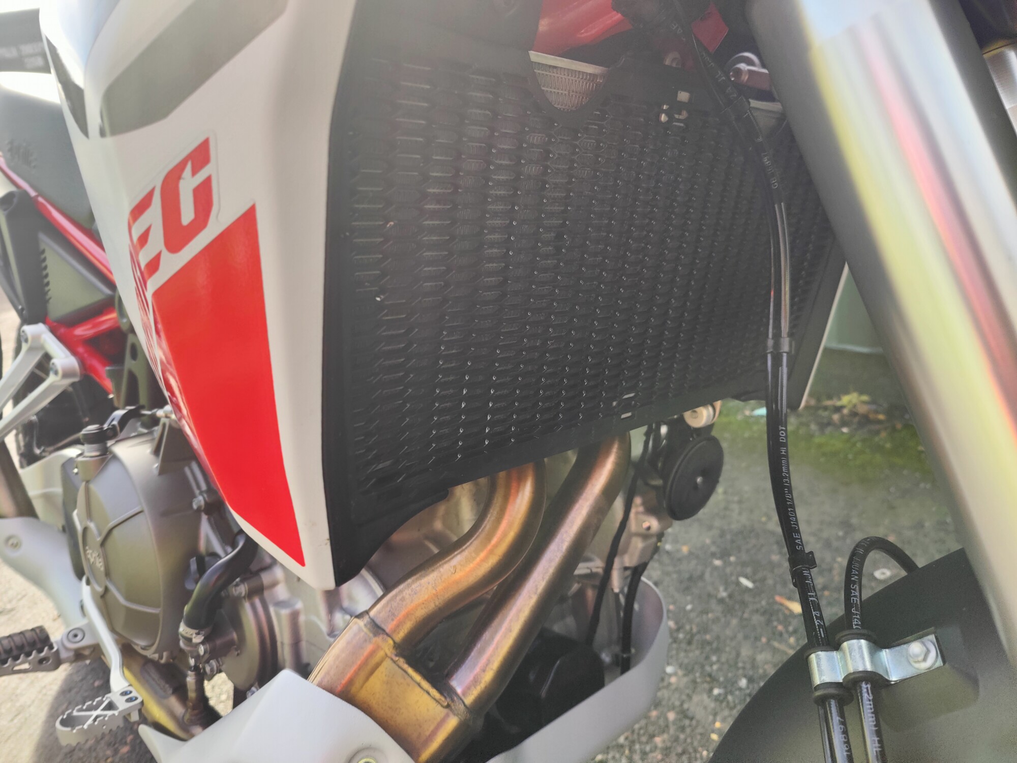 APRILIA TUAREG 660 HAILSTORM WHITE 2025 - EX DEMO - Image 12