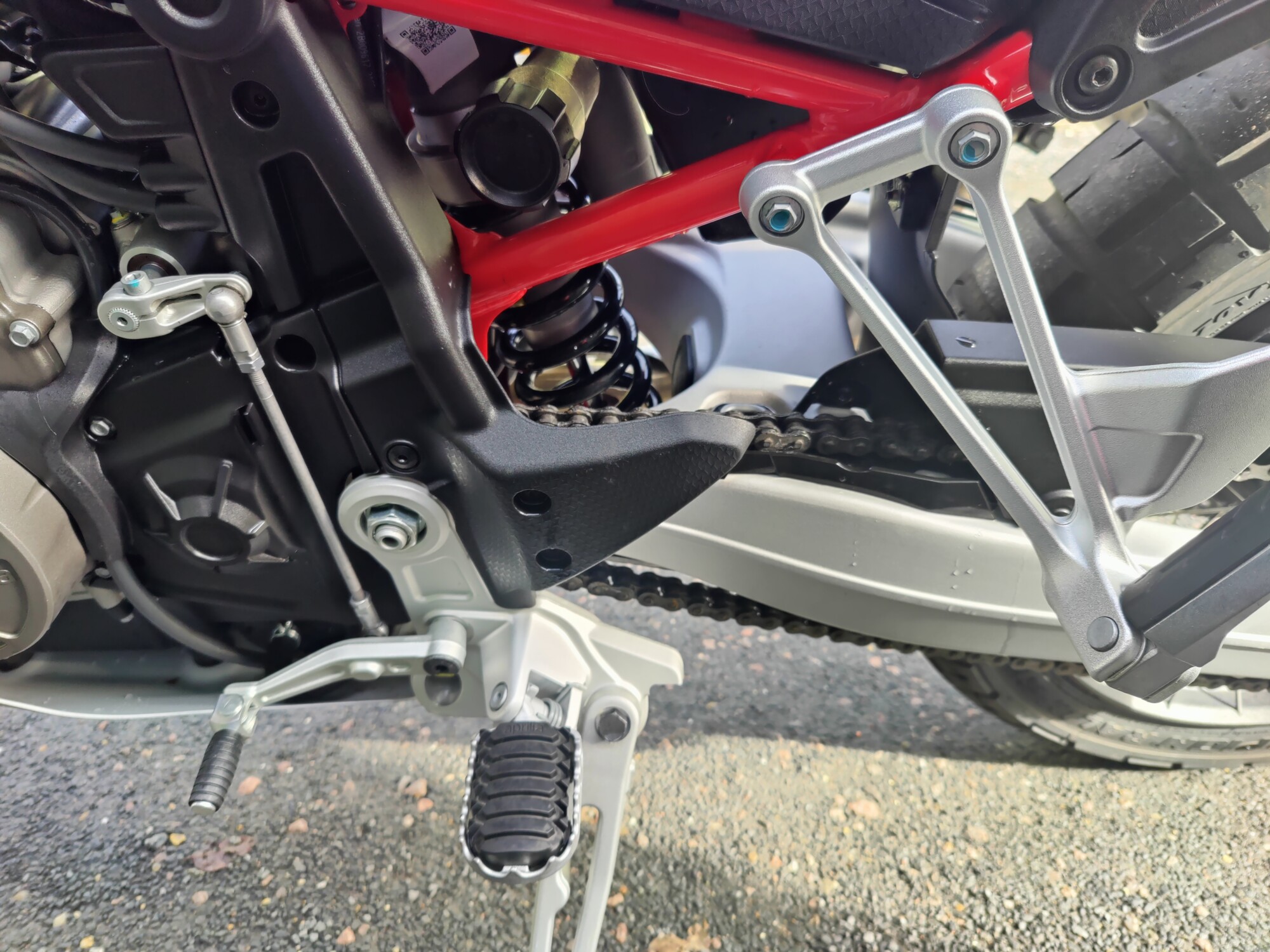 APRILIA TUAREG 660 HAILSTORM WHITE 2025 - EX DEMO - Image 19