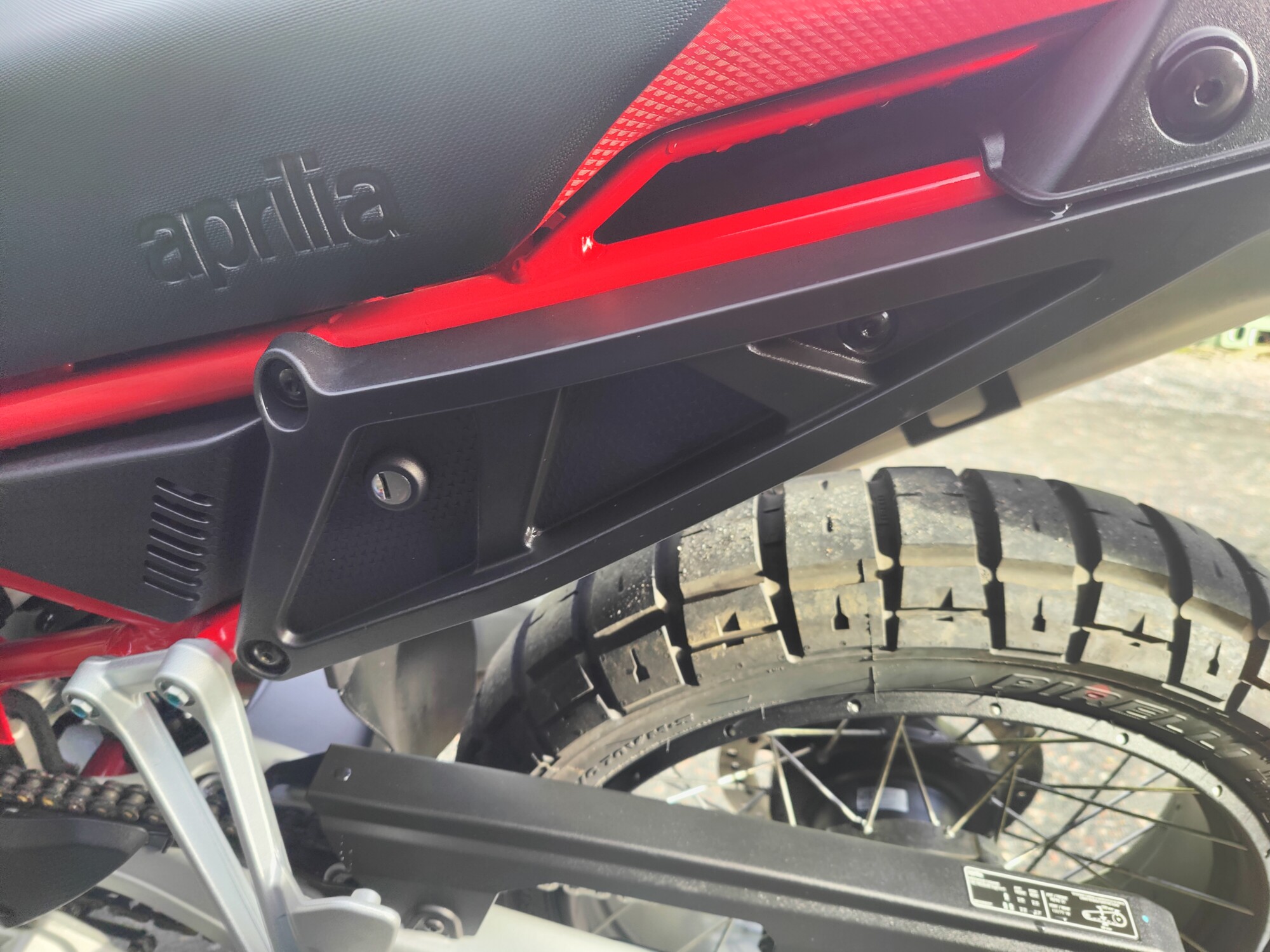 APRILIA TUAREG 660 HAILSTORM WHITE 2025 - EX DEMO - Image 21