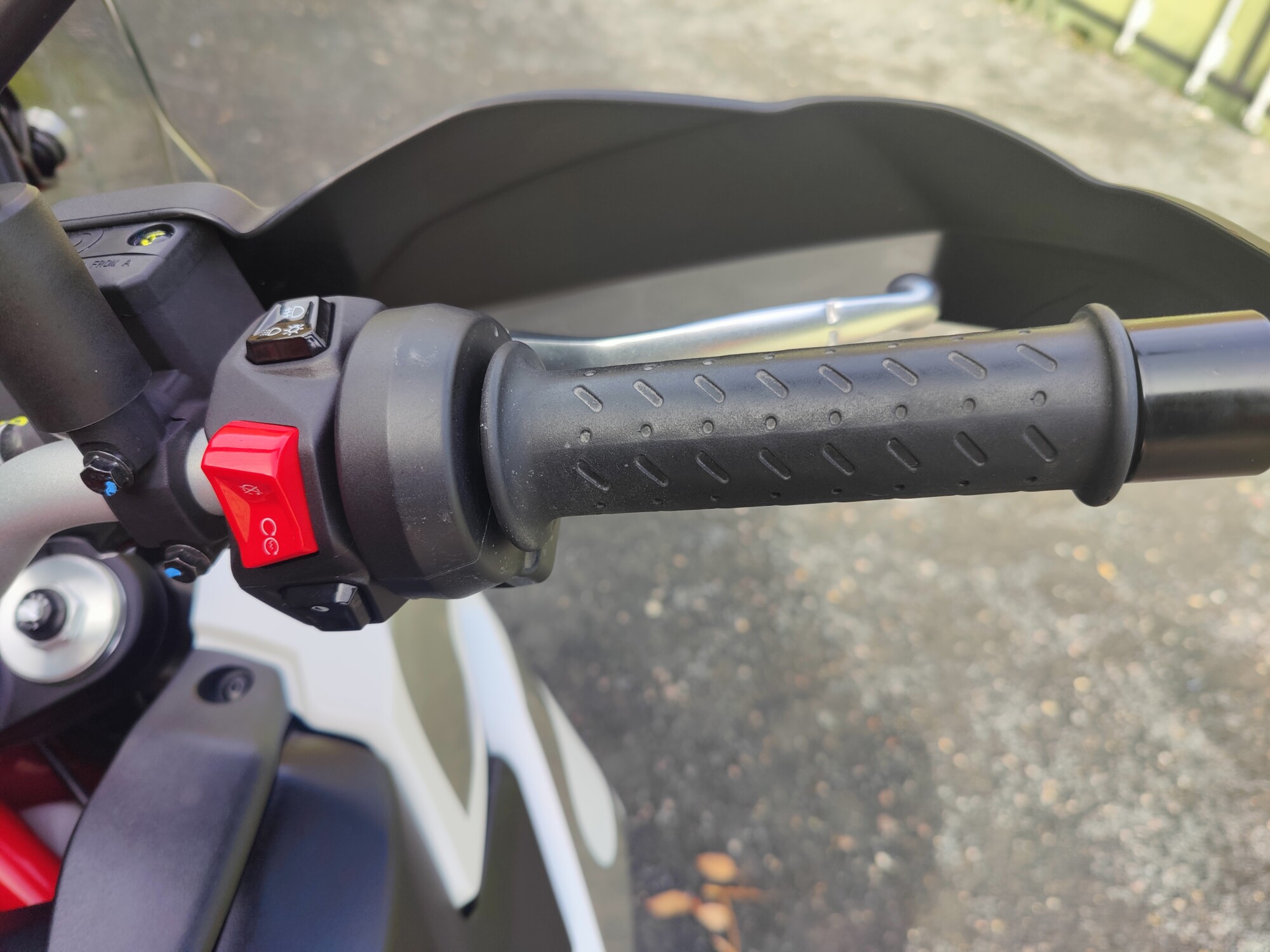 APRILIA TUAREG 660 HAILSTORM WHITE 2025 - EX DEMO - Image 23