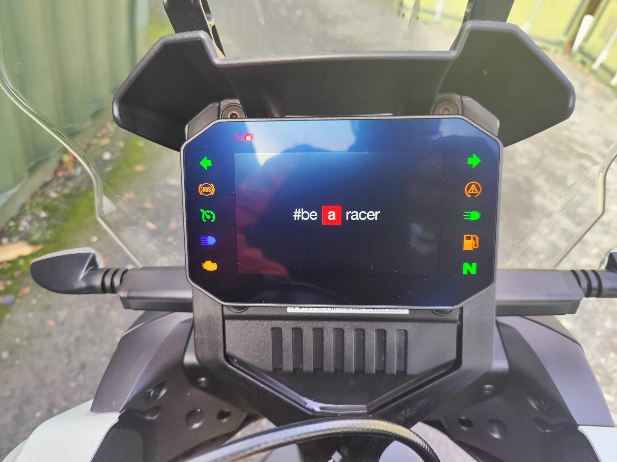 APRILIA TUAREG 660 HAILSTORM WHITE 2025 - EX DEMO - Image 25