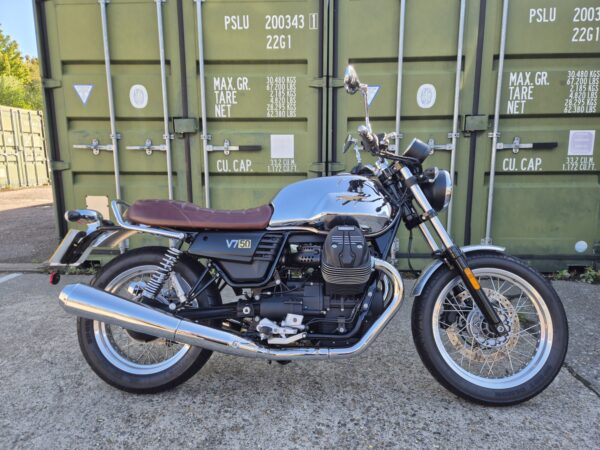 Moto Guzzi V7 III Anniversario