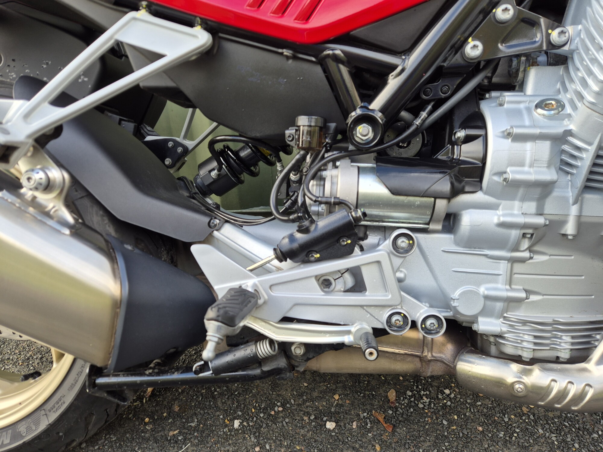 Moto Guzzi V100 - 2024 - Image 21