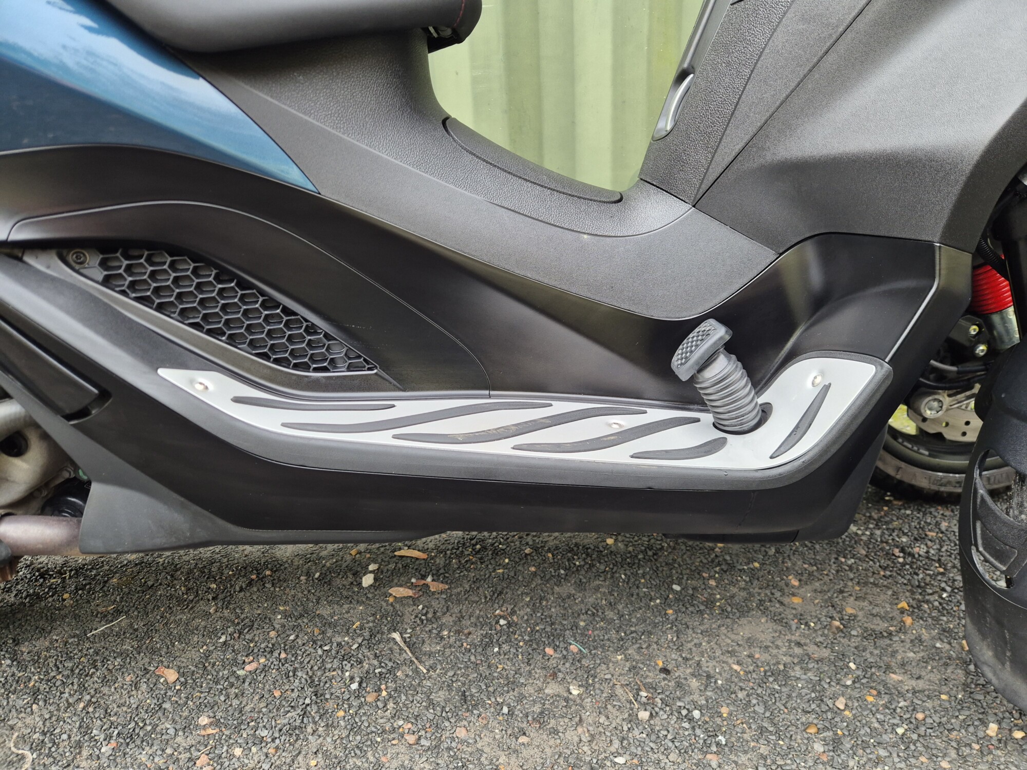 Piaggio MP3 300 Sport - 2023 - Image 12