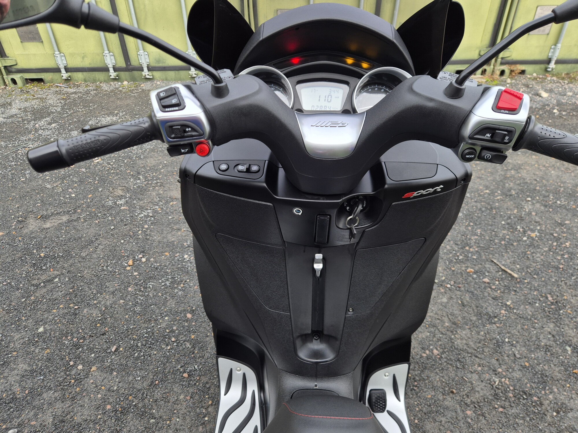 Piaggio MP3 300 Sport - 2023 - Image 17
