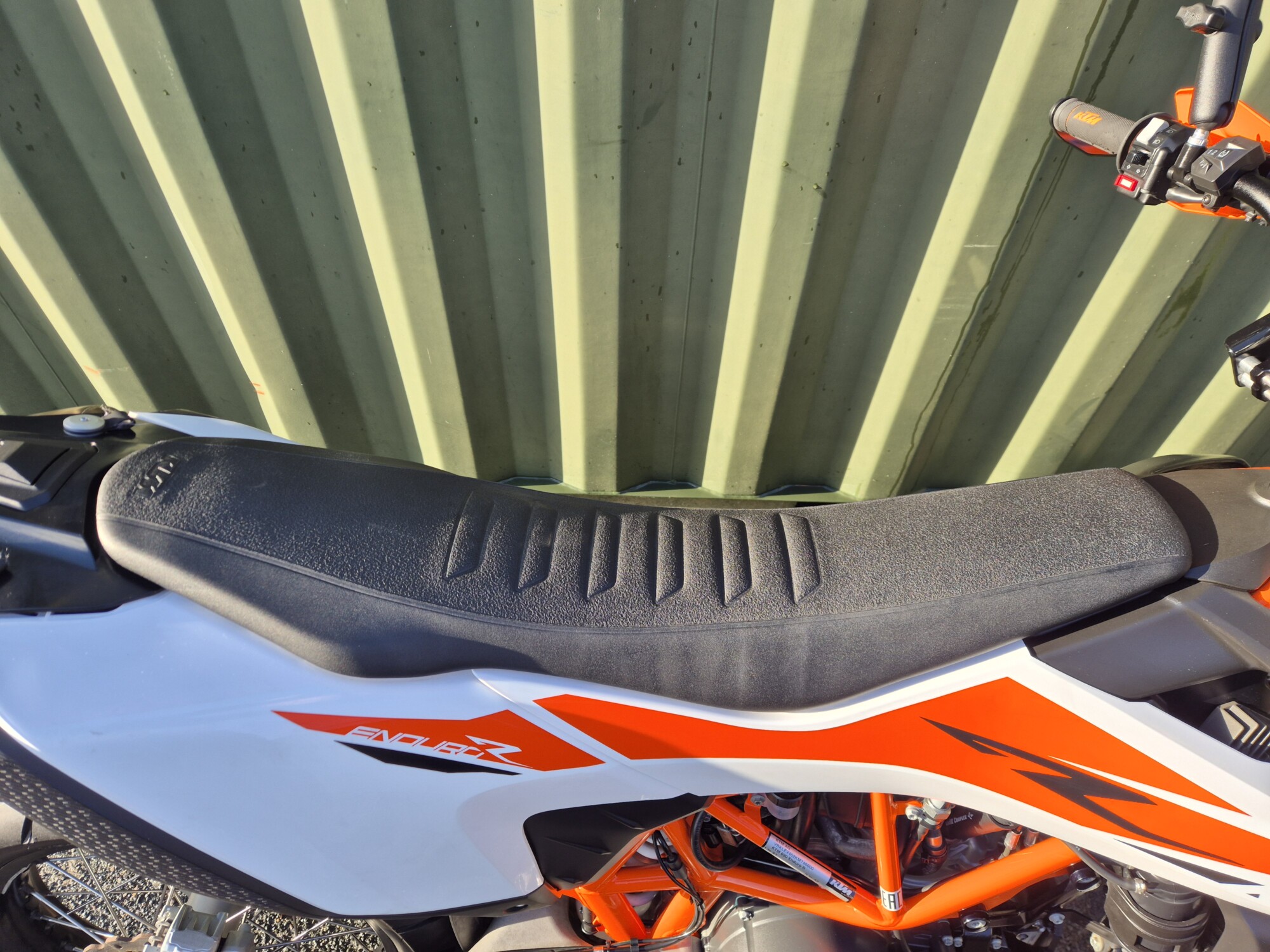 KTM 690 Enduro R - Image 25