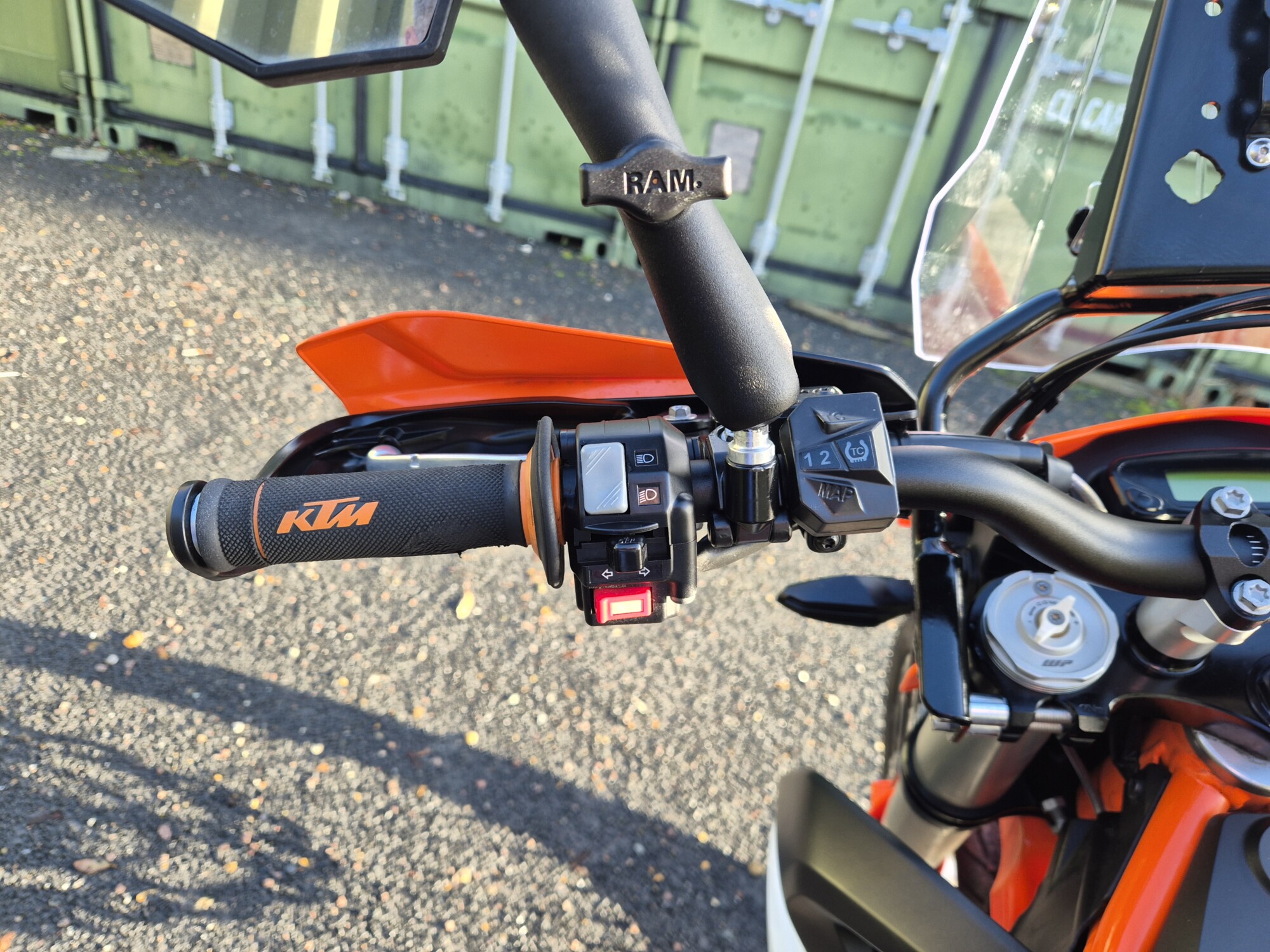 KTM 690 Enduro R - Image 35