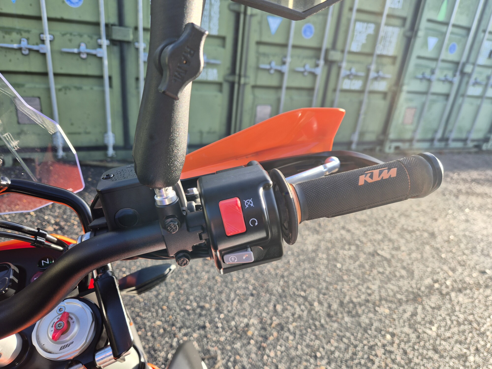 KTM 690 Enduro R - Image 37